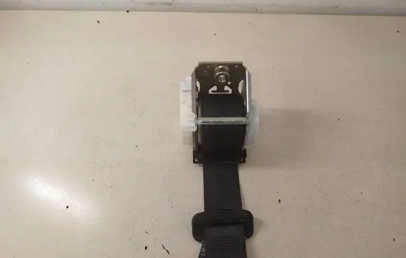 Rear seatbelt
