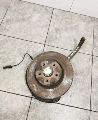 Mercedes-Benz CLS C219 Front wheel hub