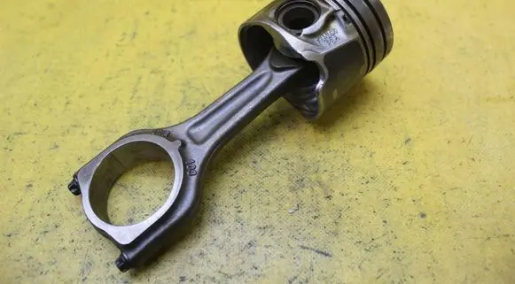 Peugeot 207 Piston with connecting rod