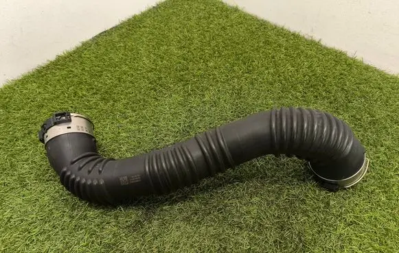 Mercedes-Benz B W246 W242 Intercooler hose/pipe A2465200101