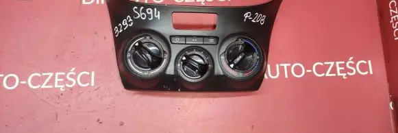Peugeot 208 Climate control unit E1063071