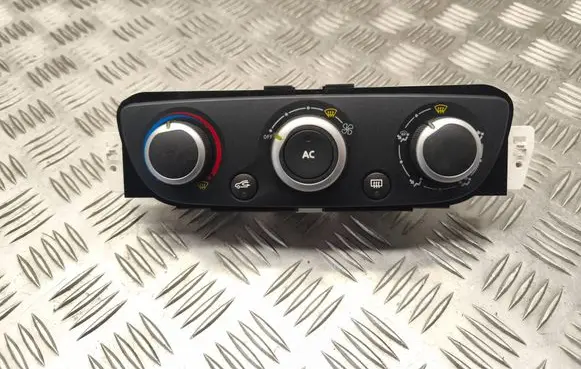 Renault Megane III Climate control unit E1072183A 12121911