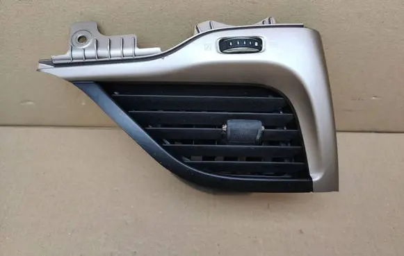 Jeep Cherokee Rear air vent grill 75529A01