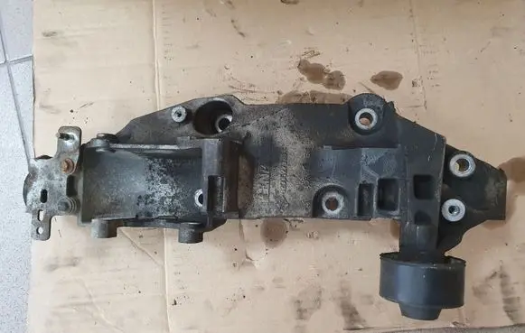 Nissan Qashqai Generator/alternator bracket 8200527320