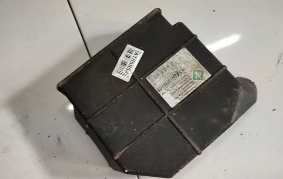 Citroen Saxo Fuse box cover 9610573830
