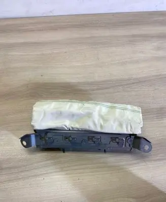 Toyota Avensis T270 Passenger airbag 