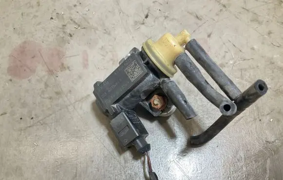 Skoda Fabia Mk3 (NJ) Turbo solenoid valve 1K0906627B 4011464A