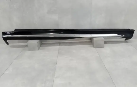 Mercedes-Benz GLS X166 Foot area side trim A1676985201 A1676984601