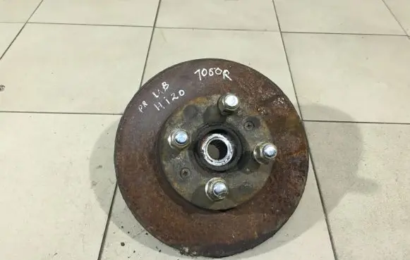 Hyundai i20 (PB PBT) Front wheel hub spindle knuckle