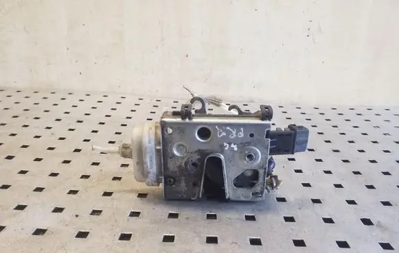Audi A6 S6 C4 4A Front door lock 4A1837016D