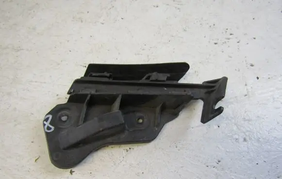 Volkswagen Golf Plus Front bumper mounting bracket 5M0807183