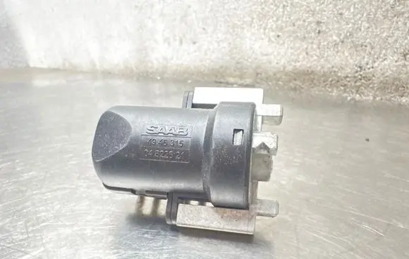 Saab 900 Engine start stop button switch 4946315 04822621