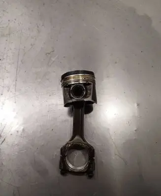 Alfa Romeo 159 Piston with connecting rod 082226