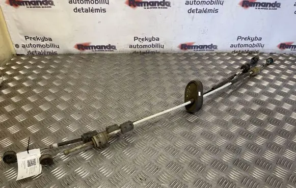 Opel Insignia A Gear shift cable linkage 55560991