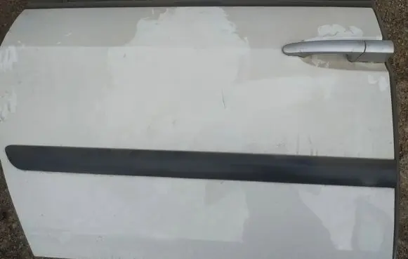 Rear door trim (molding)