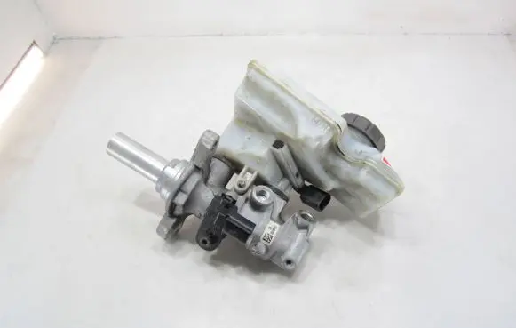 Master brake cylinder