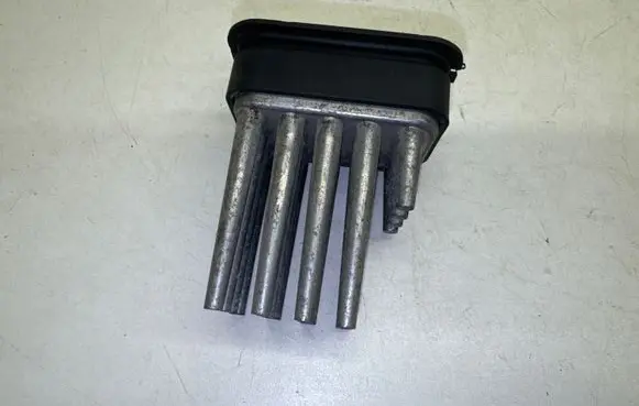 Opel Zafira A Heater blower motor/fan resistor 90566802