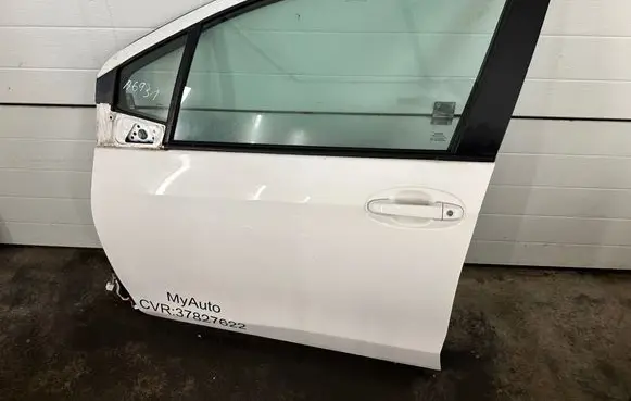 Toyota Yaris Front door
