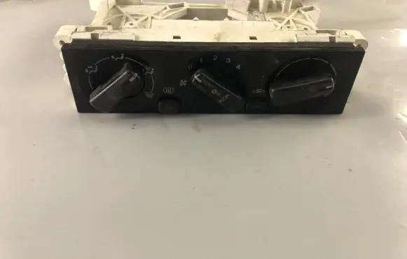 Mitsubishi Pajero Pinin Climate control unit E32PB393