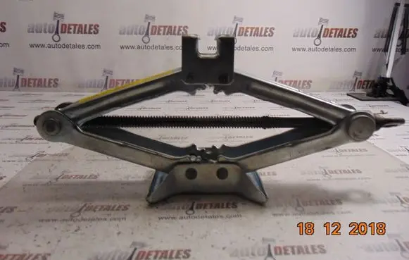 Toyota Corolla Verso E121 Lift Jack 0911120110