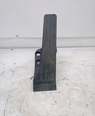 Mercedes-Benz C W205 Accelerator throttle pedal A2053000004 260719 3470