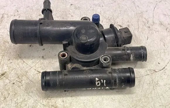 Opel Vivaro Engine coolant pipe/hose 8208274346