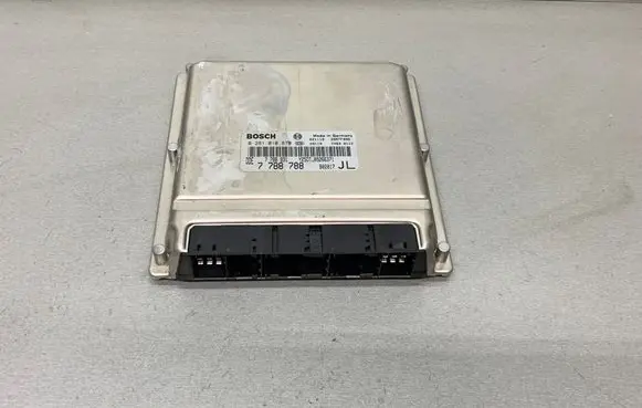 Volkswagen PASSAT B5.5 Engine control unit/module 0281010870