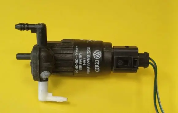 Volkswagen Polo Windscreen/windshield washer pump 1J6955651