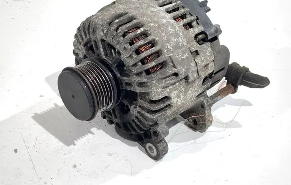 Volkswagen Touran I Generator/alternator 06F903023C