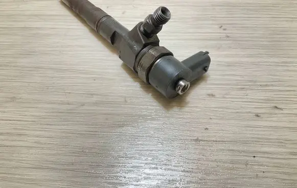 Opel Insignia A Fuel injector 0445110423