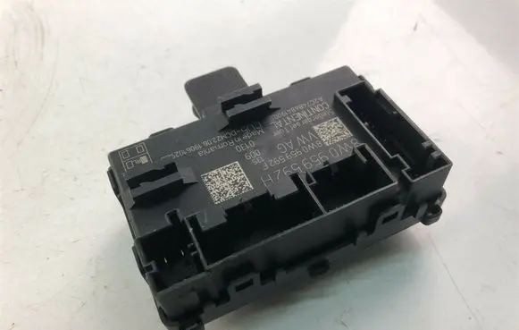 Audi A4 S4 B9 Door control unit/module 8W0959592H K5758