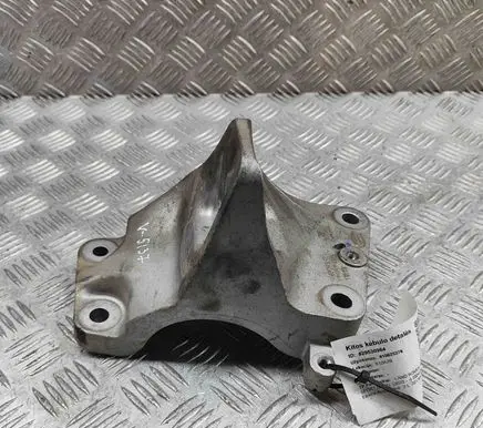 Land Rover Range Rover Sport L461 Engine mounting bracket M8E26061AA