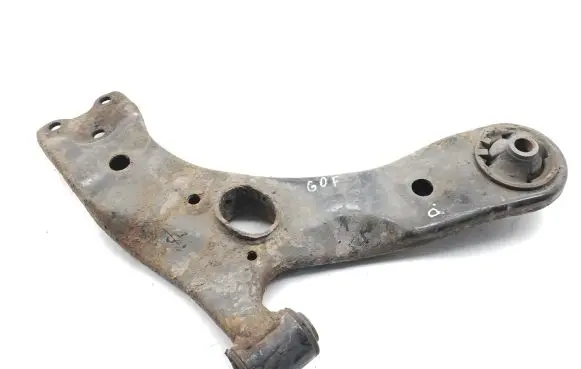 Toyota Avensis T270 Front lower control arm/wishbone