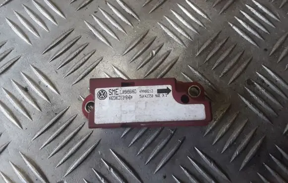 Volkswagen Golf IV Airbag deployment crash/impact sensor IJ0909606D 5WK42350