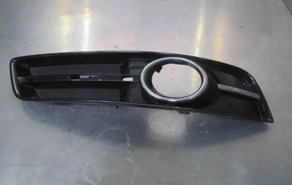 Audi A3 S3 8P Front fog light trim/grill 8P0807682J