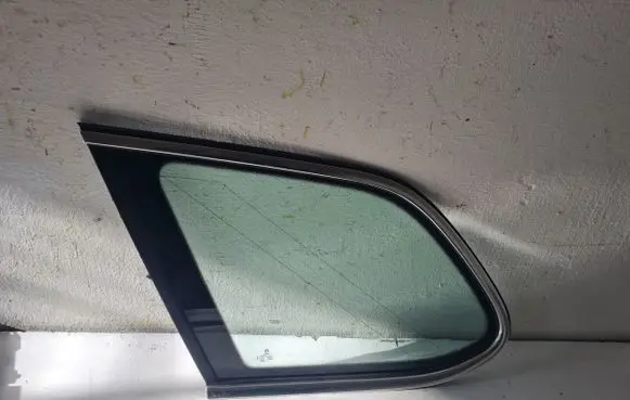 Volkswagen Golf V Rear side window