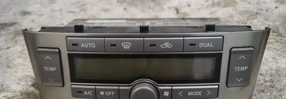 Toyota Avensis T250 Climate control unit