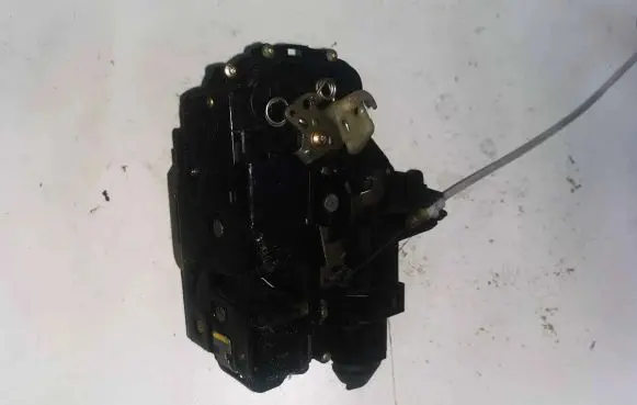 Audi A4 S4 B6 8E 8H Front door lock 4B18370105G