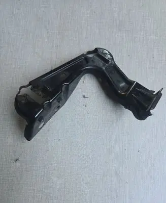 Skoda Octavia Mk2 (1Z) Headlight/headlamp mounting bracket 1Z0805071A