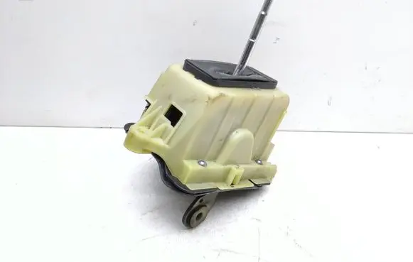 Mercedes-Benz C W204 Gear shifter/selector A2042677524