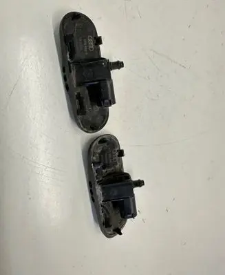 Audi A4 S4 B7 8E 8H Windshield washer spray nozzle 8T0955988B 100513A VD404S