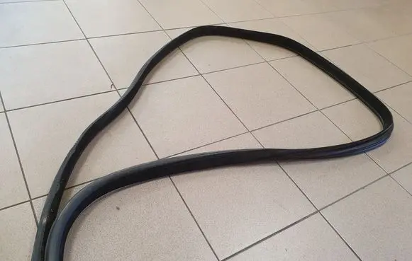 Rubber seal rear door