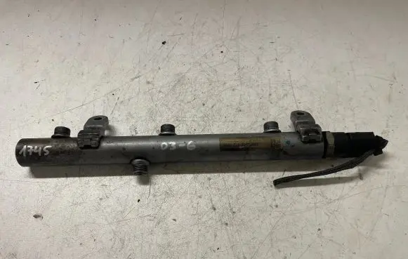 Mercedes-Benz ML W164 Fuel main line pipe A6420700695 0281002504