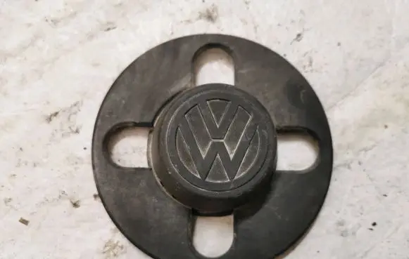 Volkswagen Golf I Original wheel cap 871601171