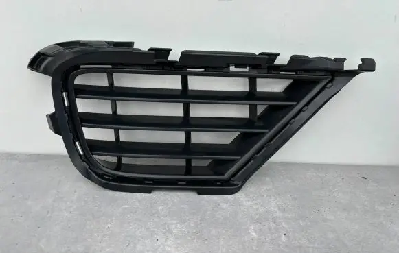 Volkswagen Touareg II Front bumper lower grill 7P6853RH