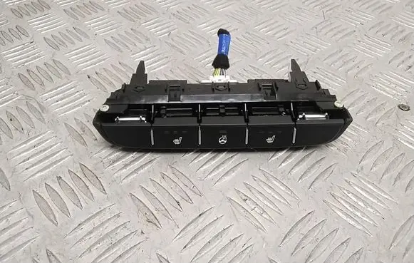 KIA Ceed Seat heating switch 93315J7010
