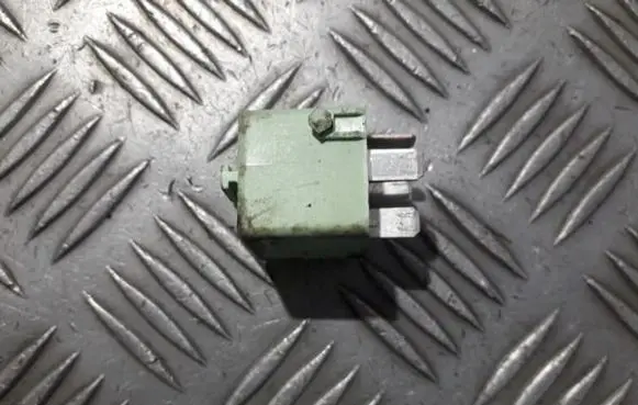 BMW 5 E39 Other relay 8373700 v23134-k59-x312