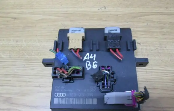 Audi A4 S4 B6 8E 8H Comfort/convenience module 8E0907279