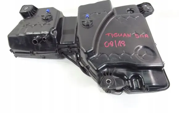 Volkswagen Tiguan AdBlue liquid reservoir 5QF131877F 5Q0131969C