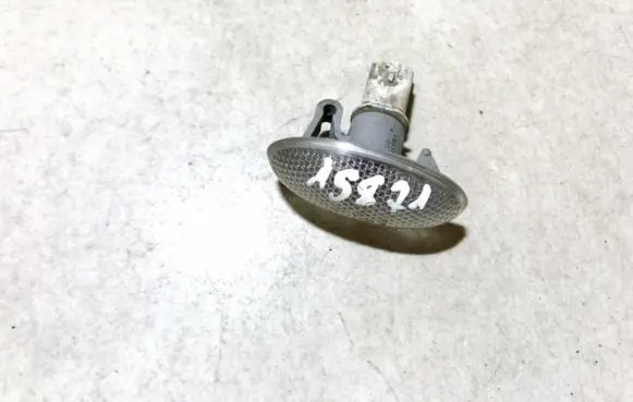 Peugeot 607 Front fender indicator light